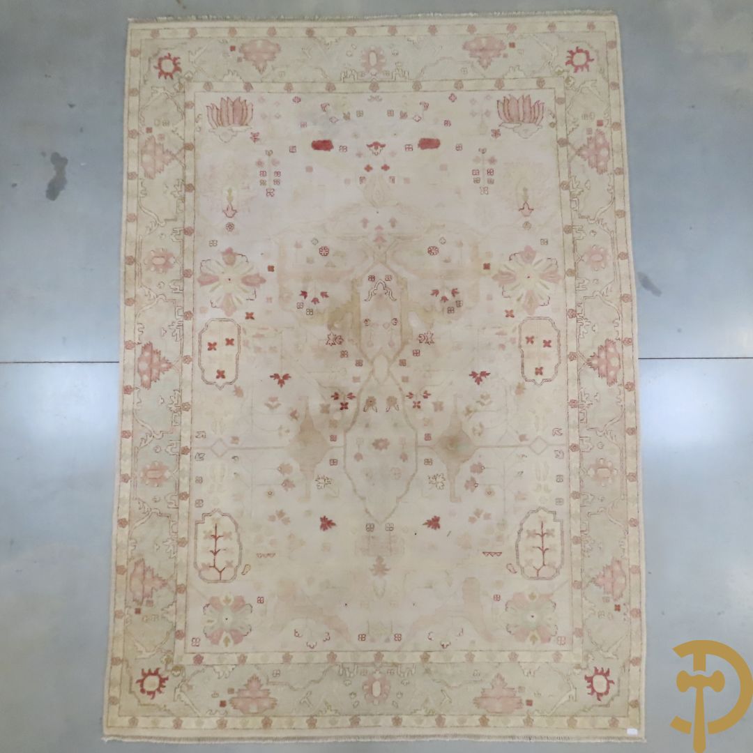 Oosters handgeknoopt tapijt met bloemenpatronen op beige fond, Oushak
