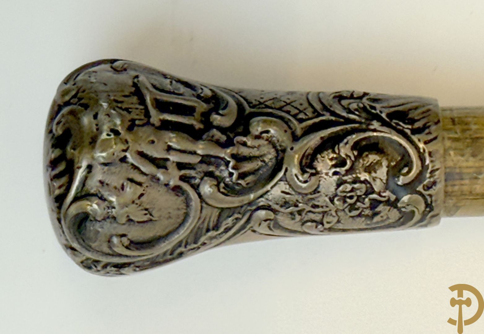 Verzameling wandelstokken met o.a. dierenhoofden en zilveren ornamenten