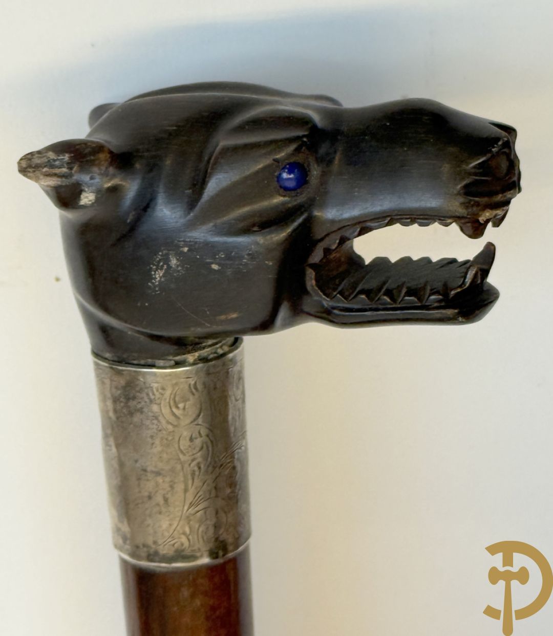 Verzameling wandelstokken met o.a. dierenhoofden en zilveren ornamenten