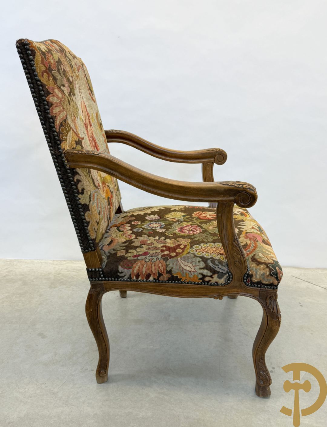 Armzetel Louis XIV met petit points + voetbankje