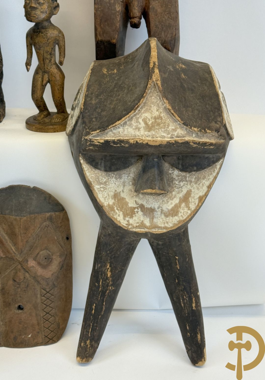 Afrikaanse sculpturen en maskers w.o. Sangye, Dogon, Lega