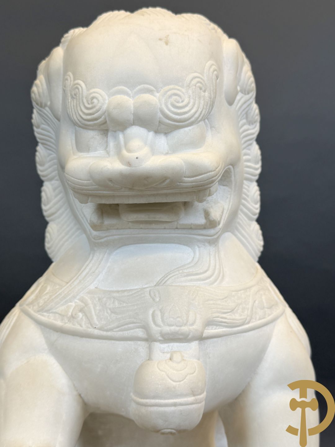 Paar handgesculpteerde marmeren fo-honden