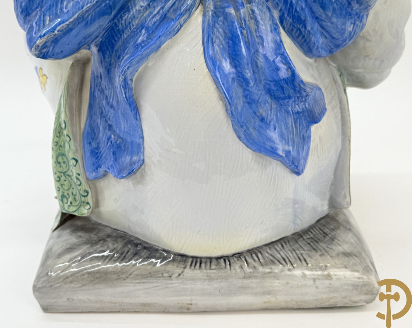 Meerkleurig Italiaans beeld van zittende oosterse man met snaarinstrument