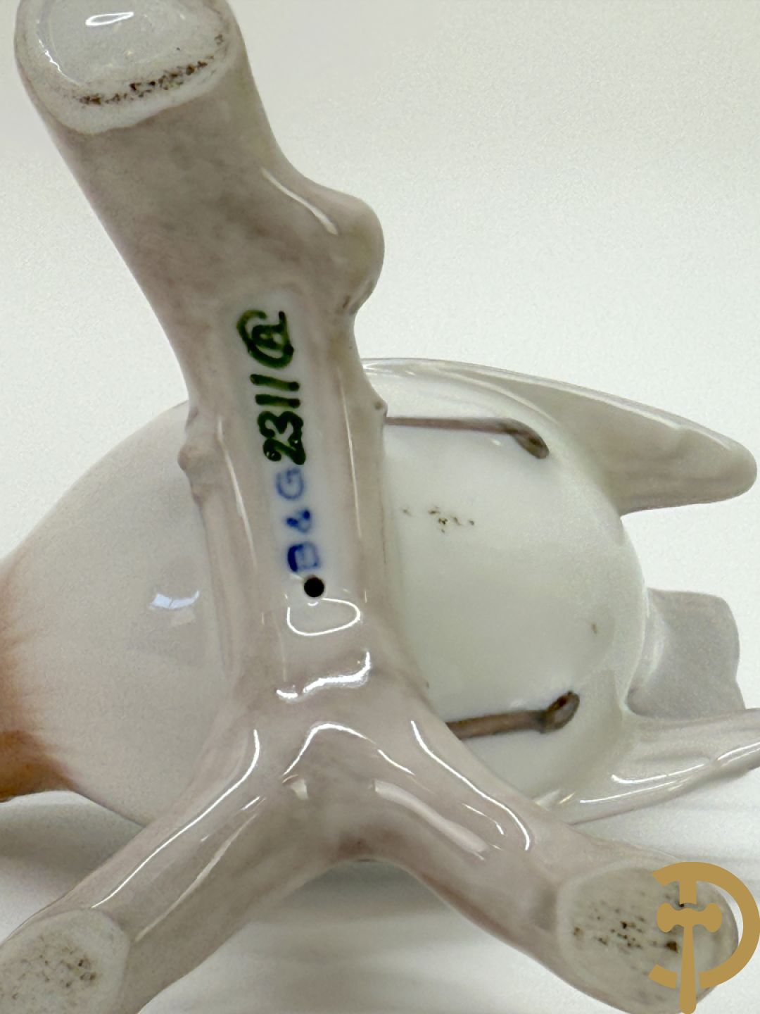 Reeks biscuitbeelden in Royal Copenhagen o.a. saterfiguur met bok, vogeltjes, hond, muis, ijsbeer, schaaltje