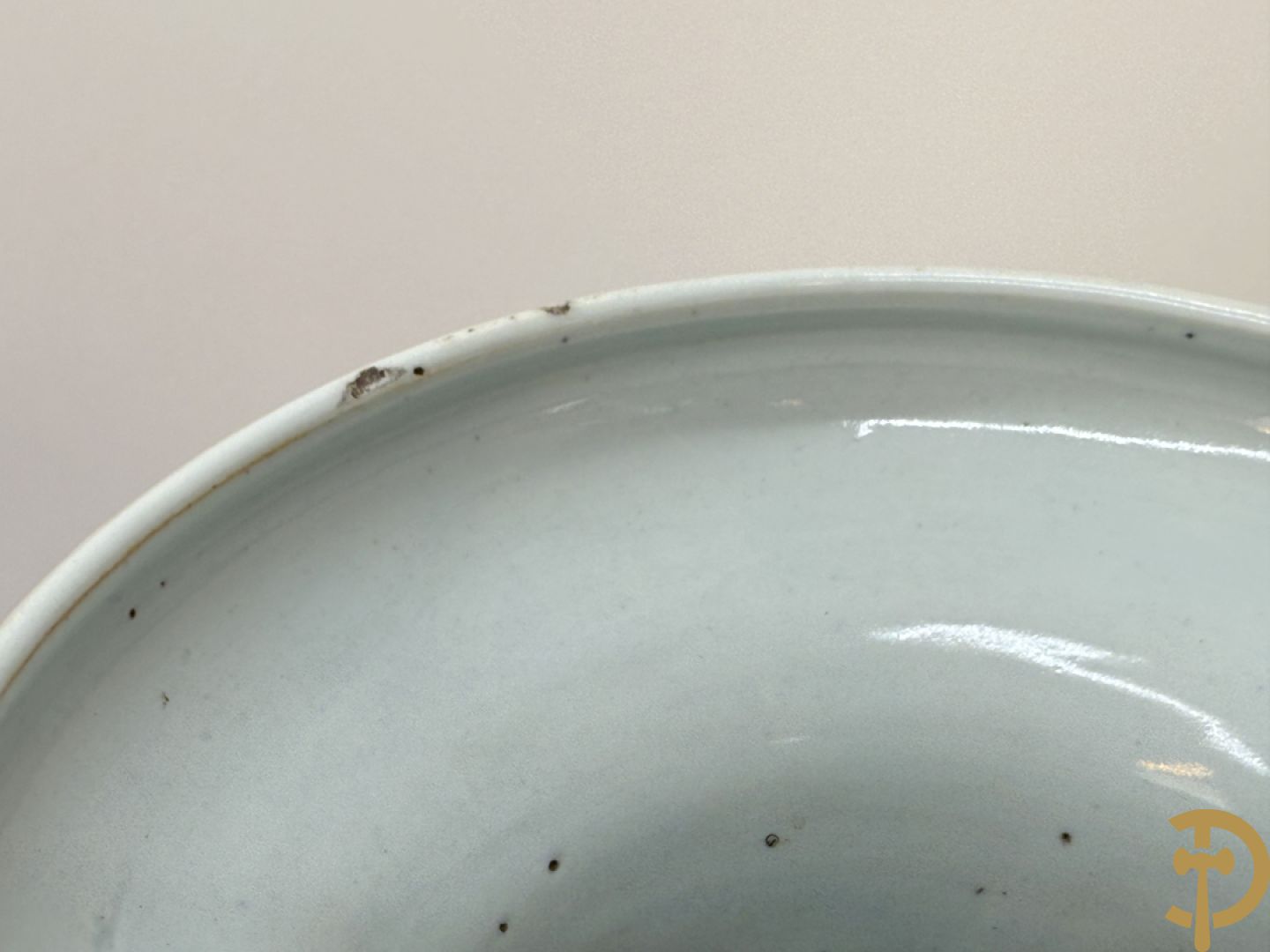 Paar Chinese blauw/wit vazen met geanimeerd huizendecor