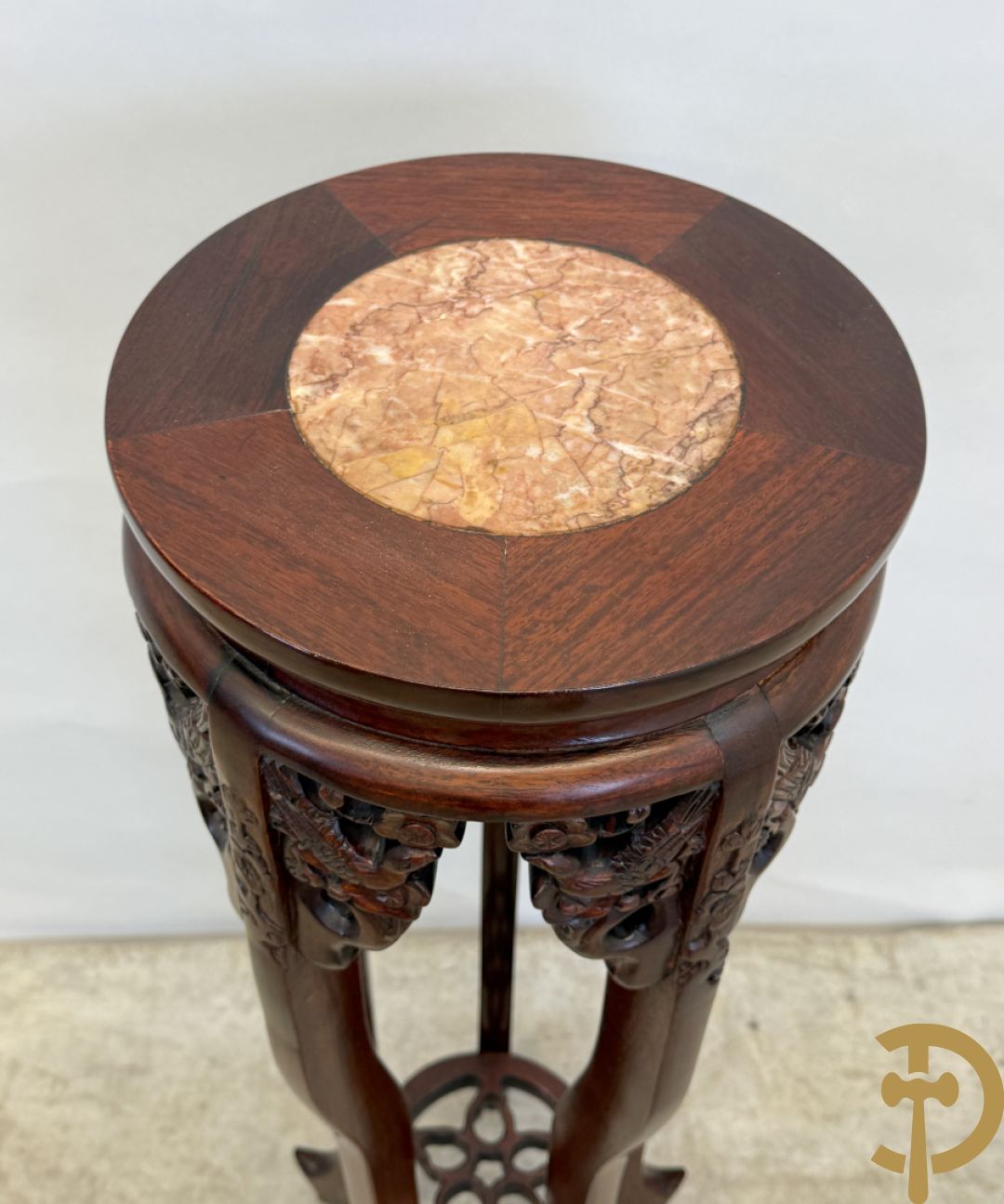 Chinese hardhouten lage sokkel + Chinese hardhouten hoge sokkel op 5 poten + Chinese hardhouten kleine sokkel