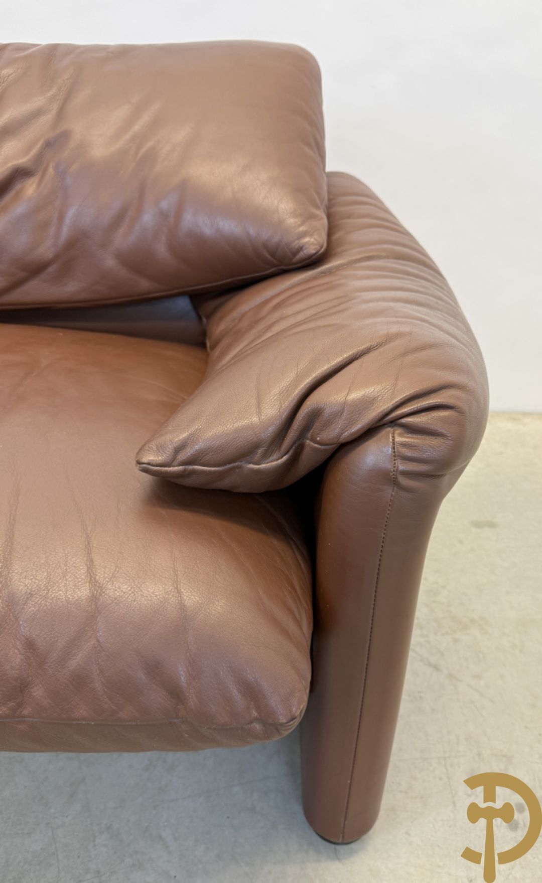 Paar bruin lederen canapé