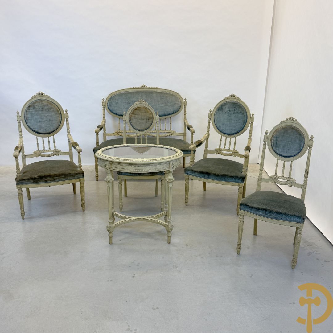 Louis XVI salonensemble bestaande uit canapé, 2 armzetels, 2 stoelen en salontafel
