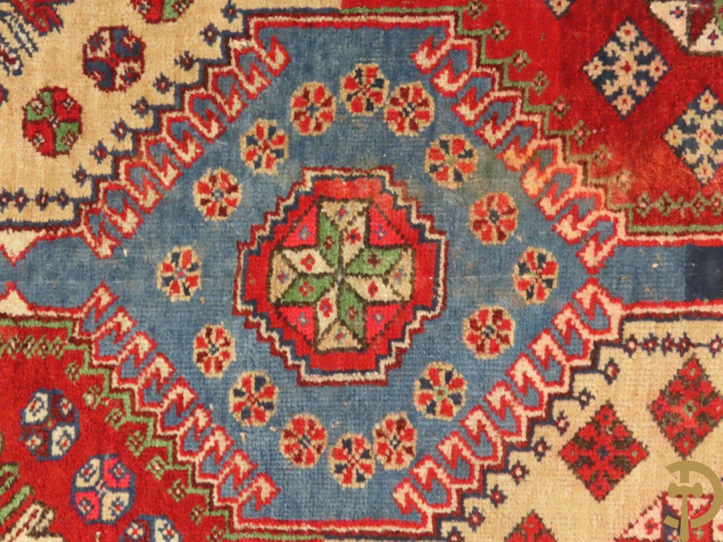 Drie oosterse handgeknoopte tapijten Kaukasus