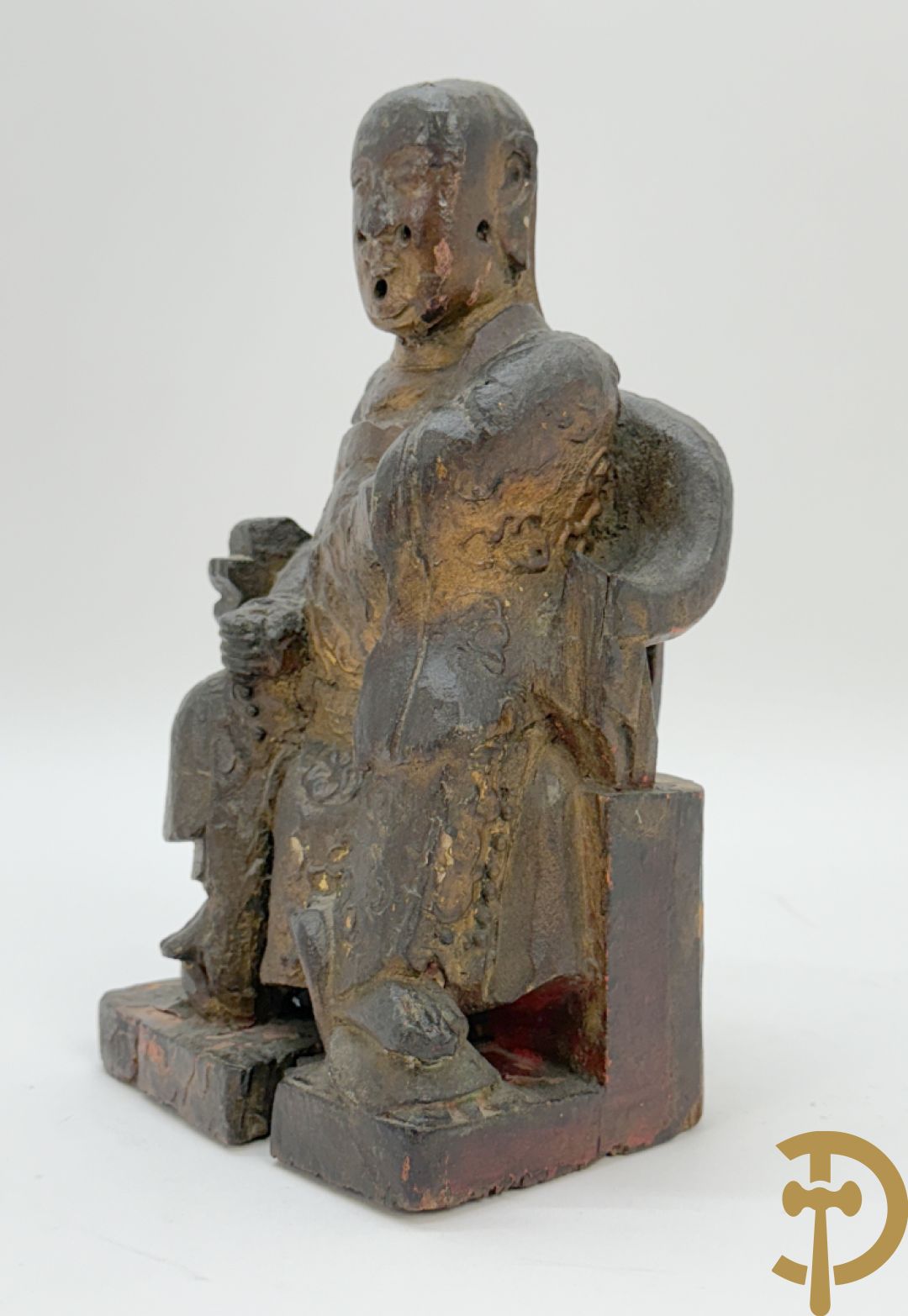 Houtsculptuur van zittende Chinese wijze, 18e