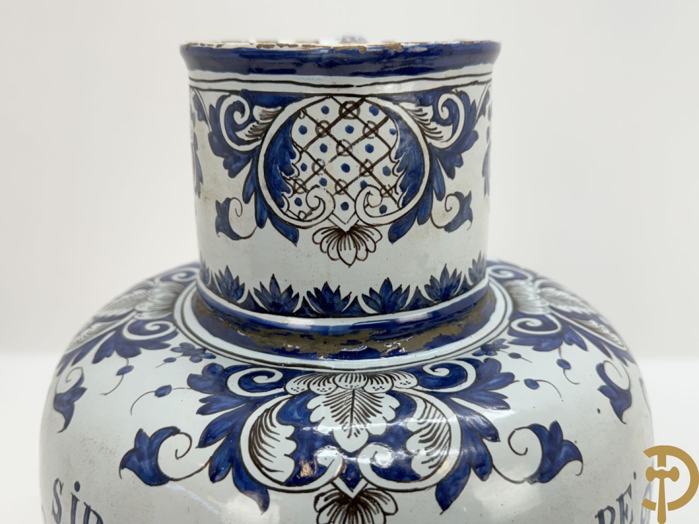 Schenkkan in Delftse faience, Sirop de rubarbe