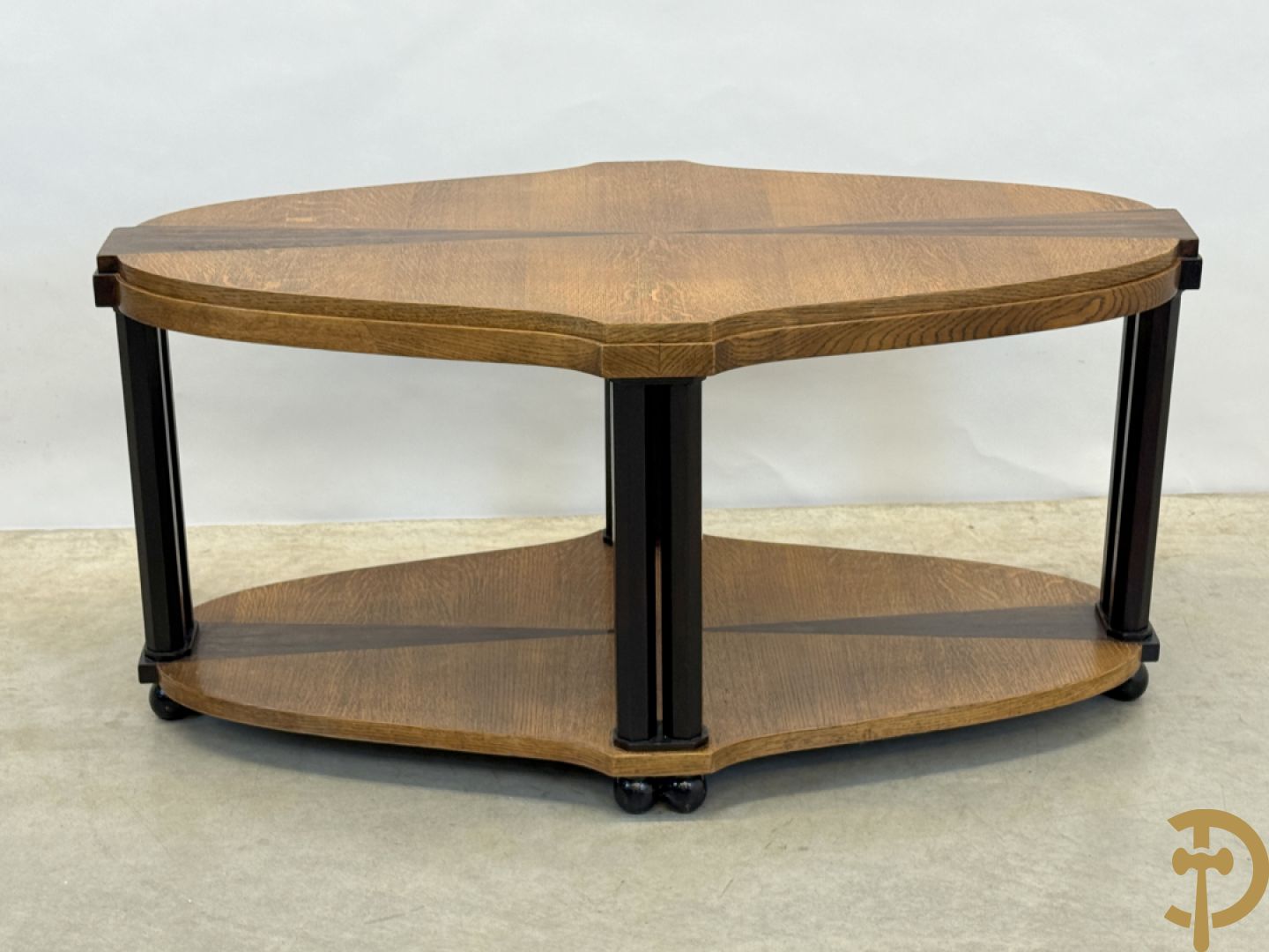 Eikenhouten salontafel met inleg van palissander, op afgeschuinde zuiltjes, model Eikelaar Decoene