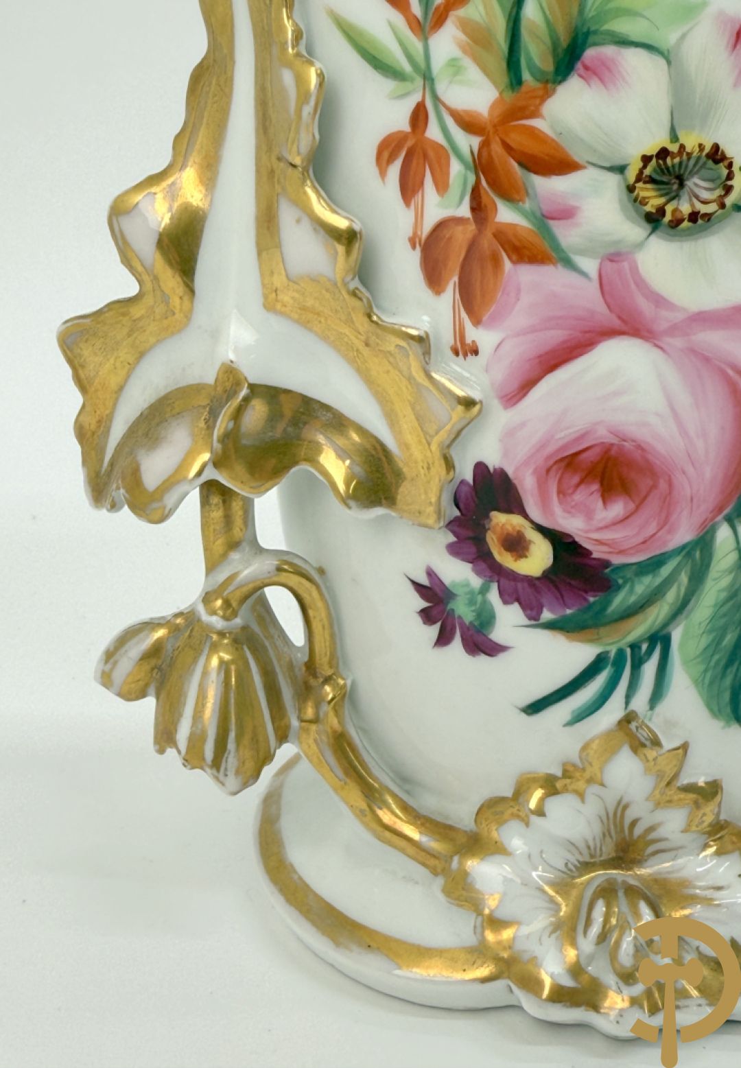 Paar porseleinen Vieux Paris vazen met bloementaferelen