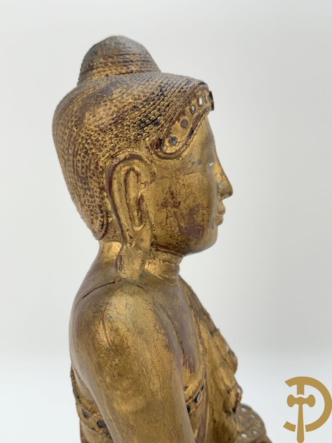 Handbeschilderd ijzeren boedhahoofd + vergulde houtgesculpteerde zittende boedha