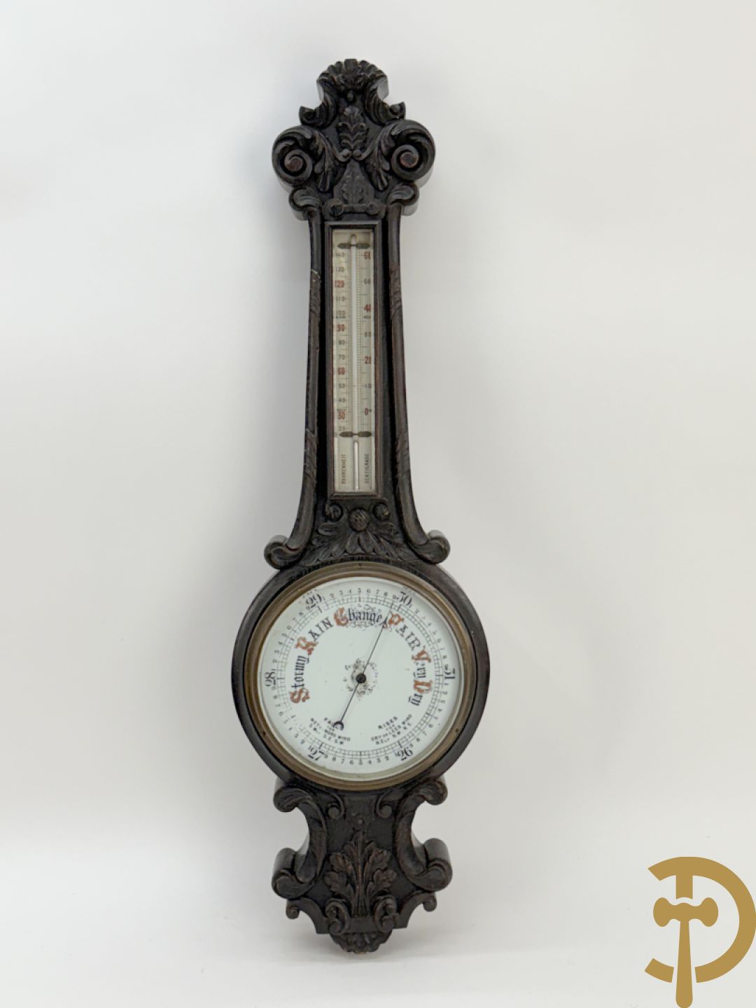 Massief eiken Engelse gesculpteerde baro- en thermometer + houtgesculpteerde console van narrenfiguur met basrelief