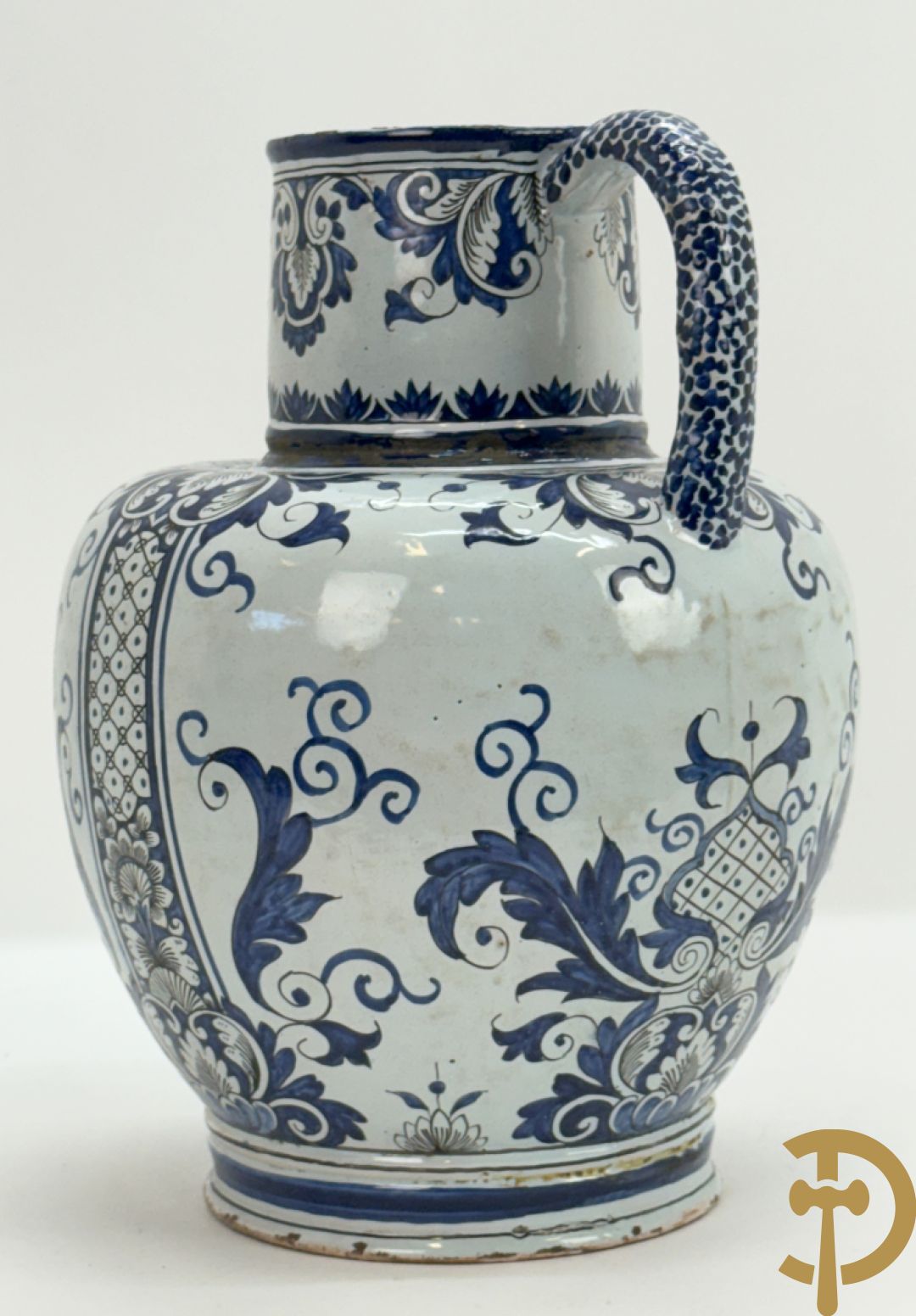 Schenkkan in Delftse faience, Sirop de rubarbe