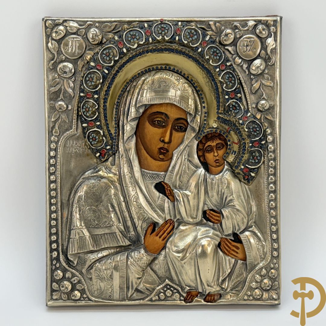 Ikoon met voorstelling van Madonna met kind met verzilverde rizza