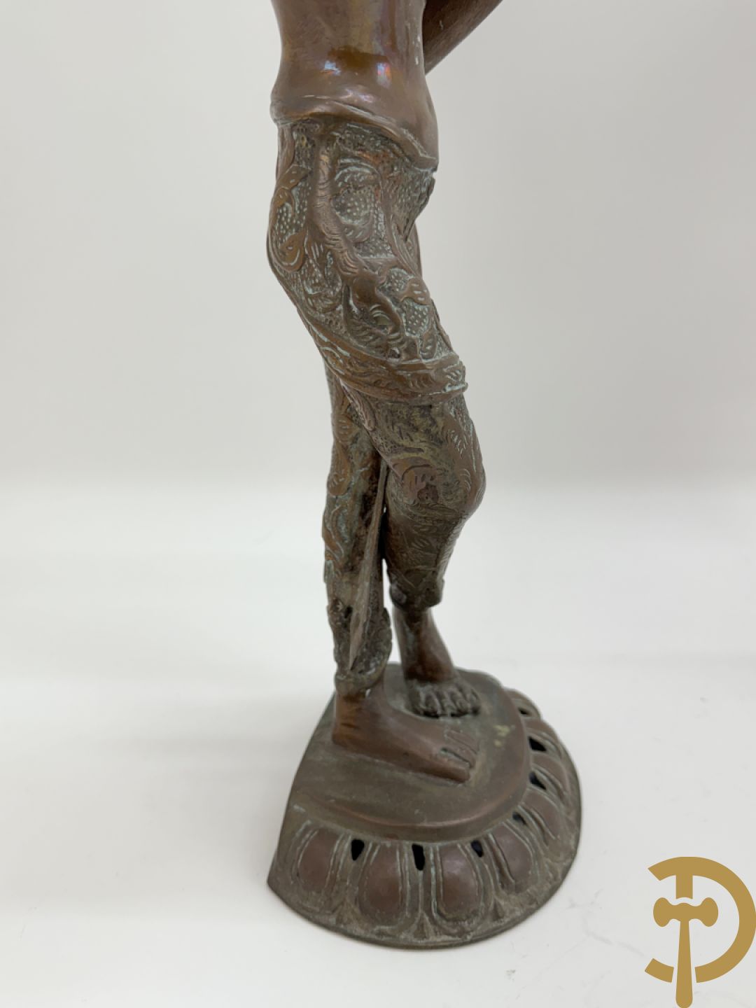 Bronzen dansende shiva + zittende bronzen boedhistische figuur + zittende boedhistische man met mand in zamak + bronzen boedhistisch boedhahoofd + bronzen shiva met 4 armen