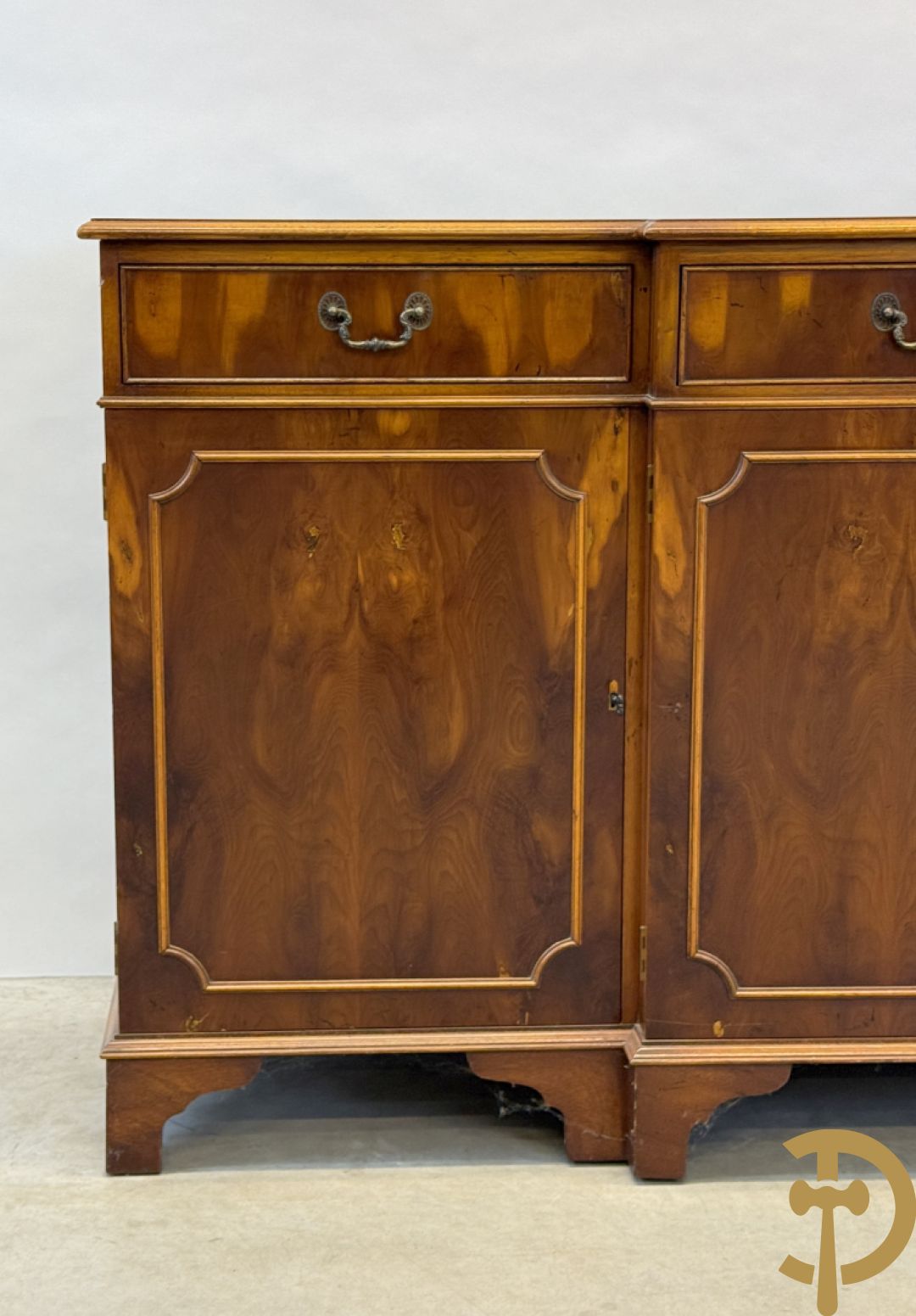 Notelaren vierdeursdressoir met 4 lades, Engelse stijl replica