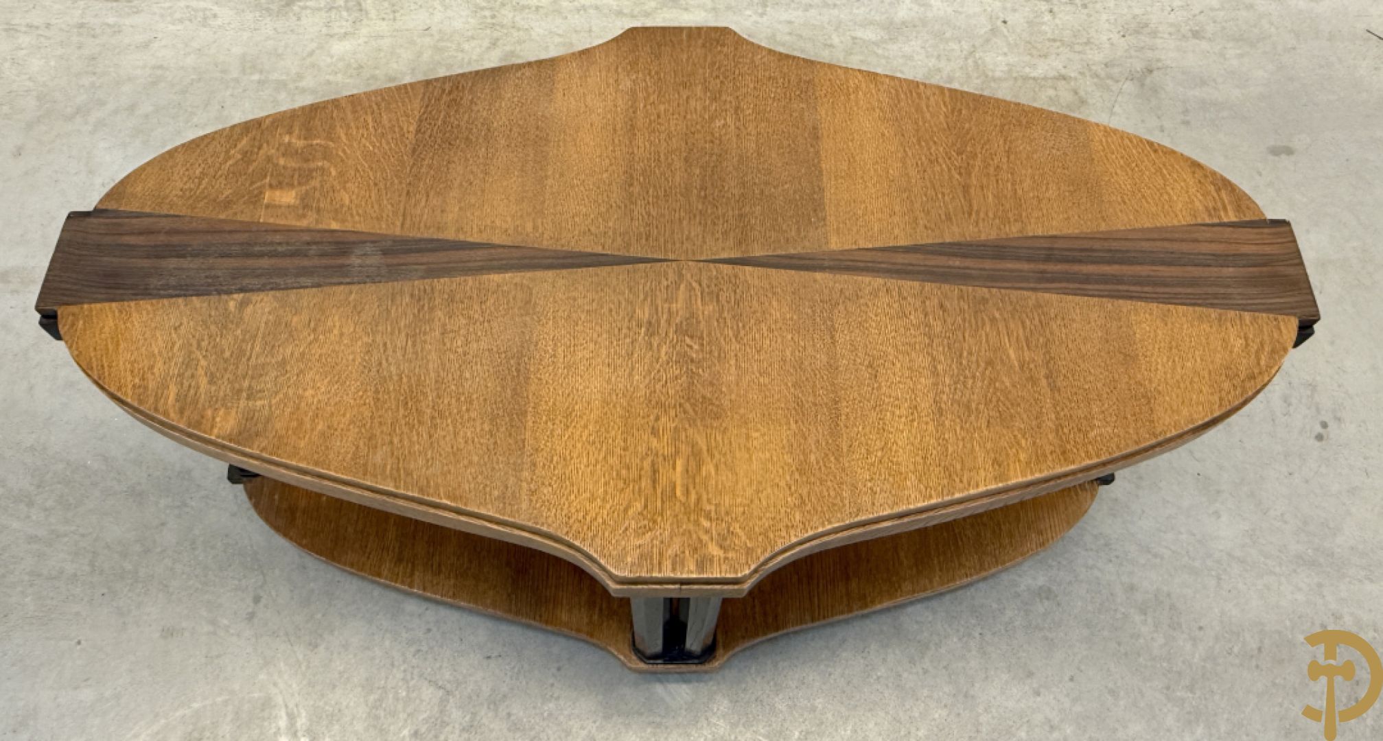 Eikenhouten salontafel met inleg van palissander, op afgeschuinde zuiltjes, model Eikelaar Decoene