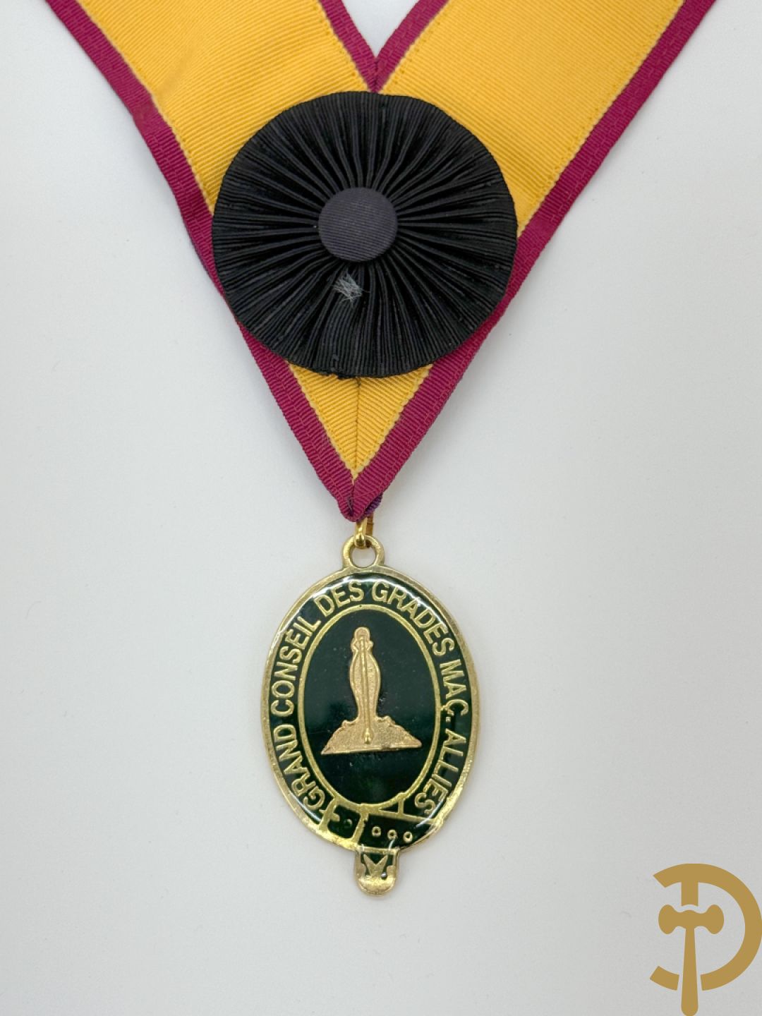 Drie kraagbanden van de Vrijmetselarij : Grand Lodge of Mark Mastermasons, Grand Conseil des Grades Mac.Allies en Grand Conclave du Moniteur Secret