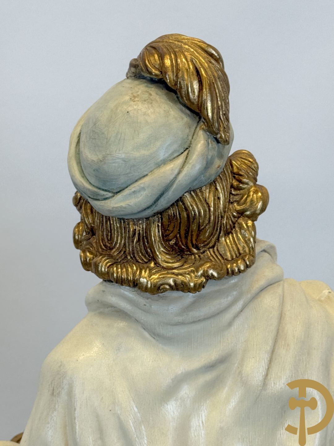 Gepolychromeerde staande moor in Victoriaanse kledij, met opdienschaal, op sokkel - Italiaans