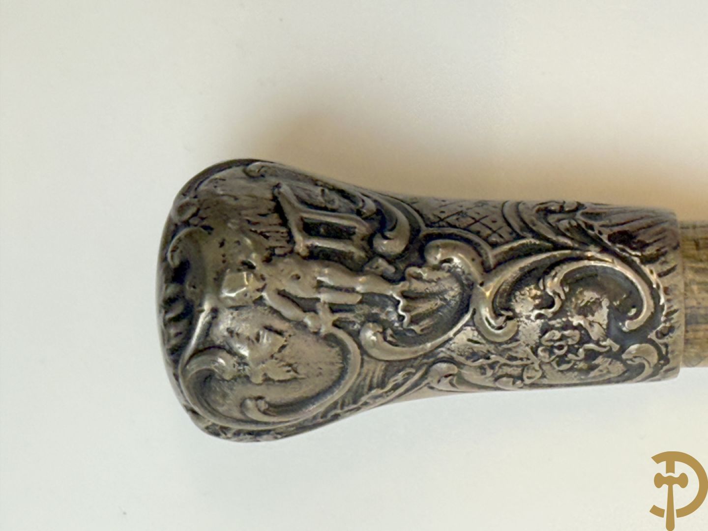 Verzameling wandelstokken met o.a. dierenhoofden en zilveren ornamenten