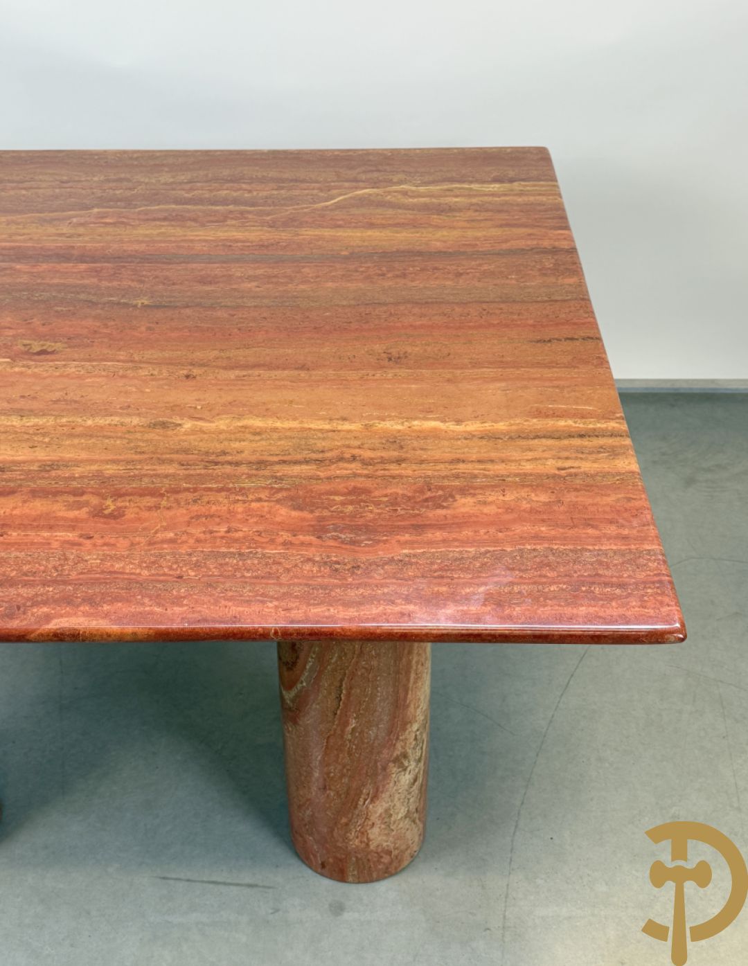 Geaderde marmeren Cassina tafel op 4 cilindervormige poten Mario Bellini