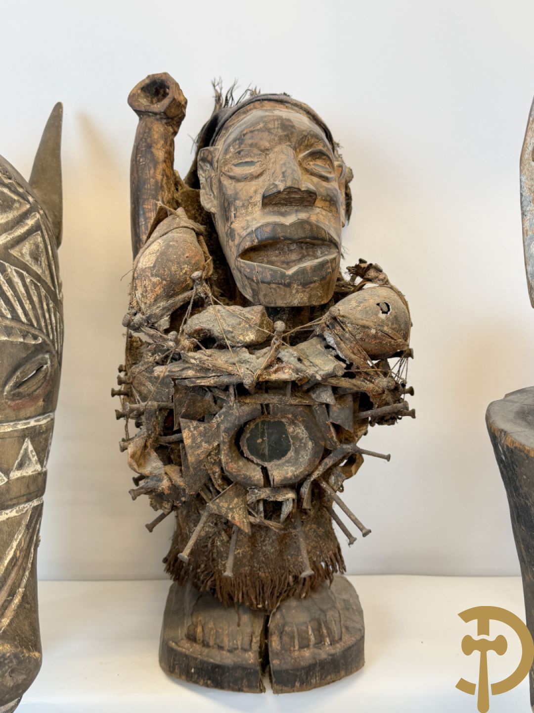 Afrikaanse sculpturen en maskers w.o. Sangye, Dogon, Lega
