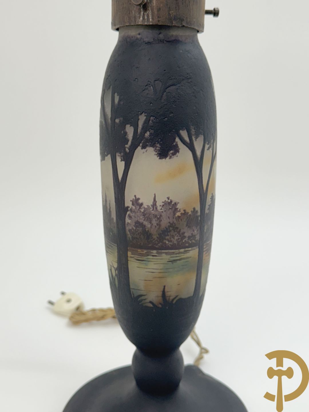 Pate de verre lampadaire Art Deco met geïriseerd lanschapsdecor, Müller Frères Luneville getekend