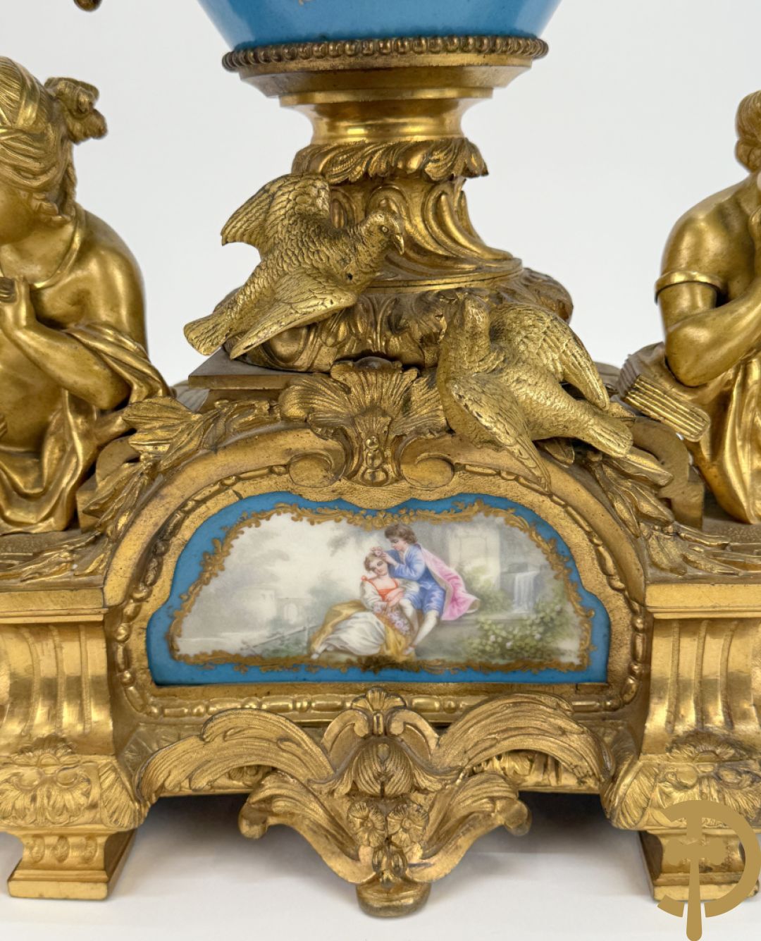 Driedelige bronzen Franse garnituur bezet met cupido