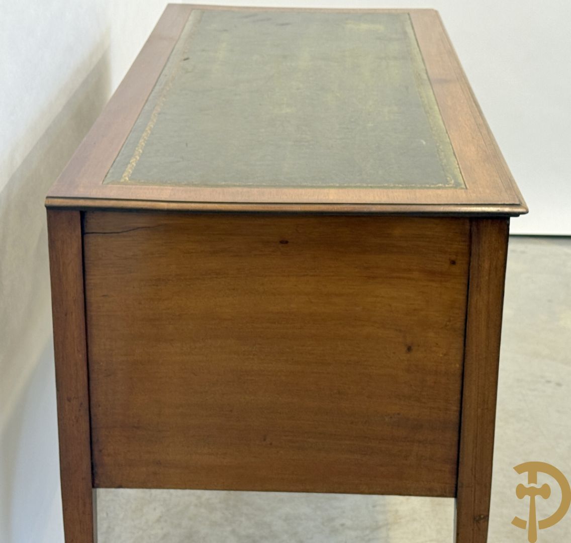 Engelse mahoniehouten opschiktafel met 4 lades op hoge pootjes