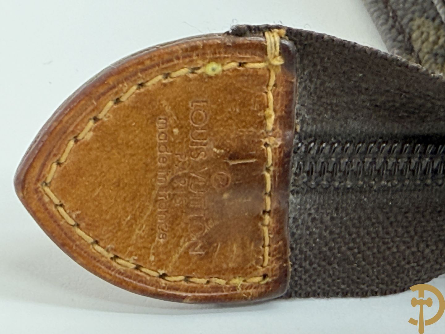 Grote en kleine toiletzak Louis Vuitton + agenda 2001  + portefeuille + tag + paraplu