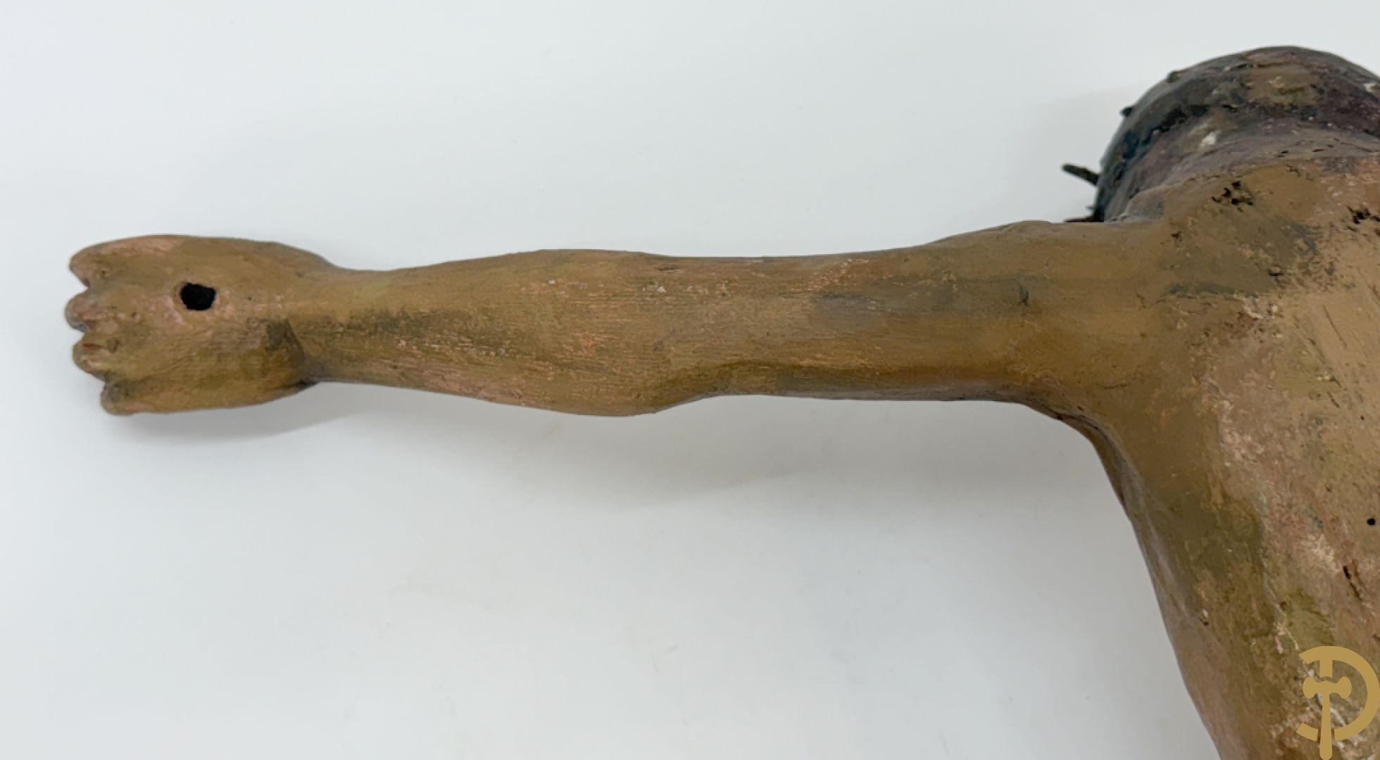 Twee houtgesculpteerde en gepolychromeerde corpussen