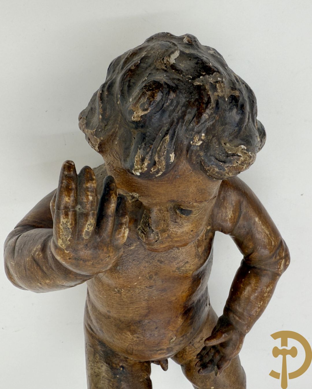 Paar houtgesculpteerde en gepolychromeerde cupido