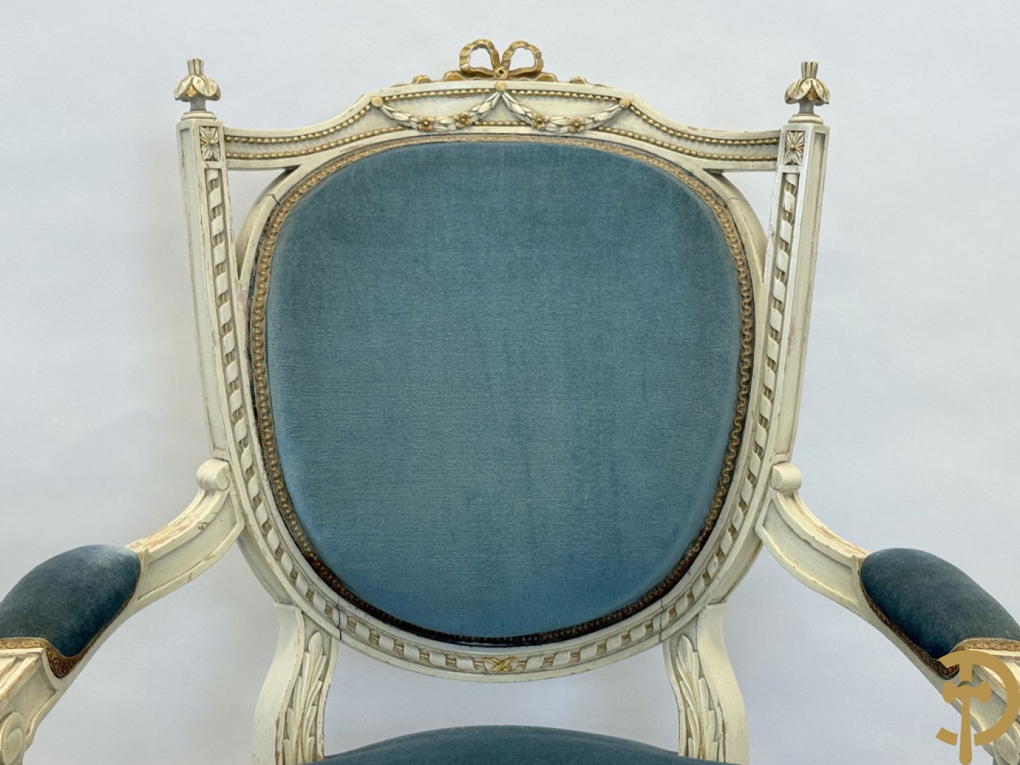 Salonensemble Louis XVI stijl bestaande uit 2 armzetels, 2 stoelen en salontafel