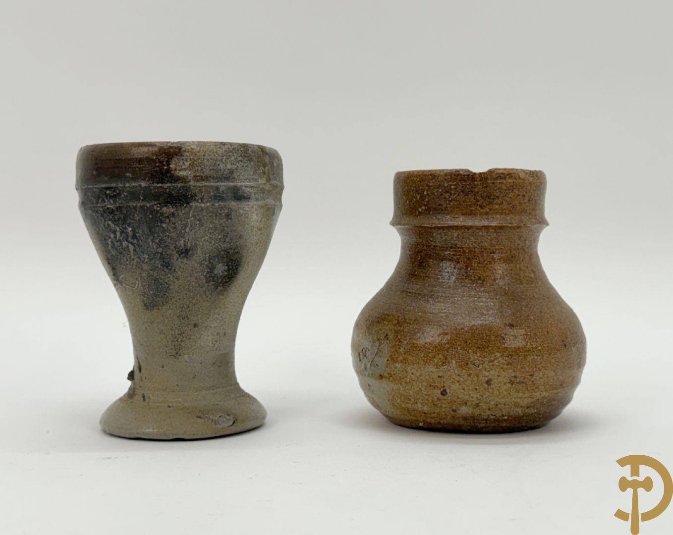 Vijf aardewerken Raeren kruiken + schaaltje