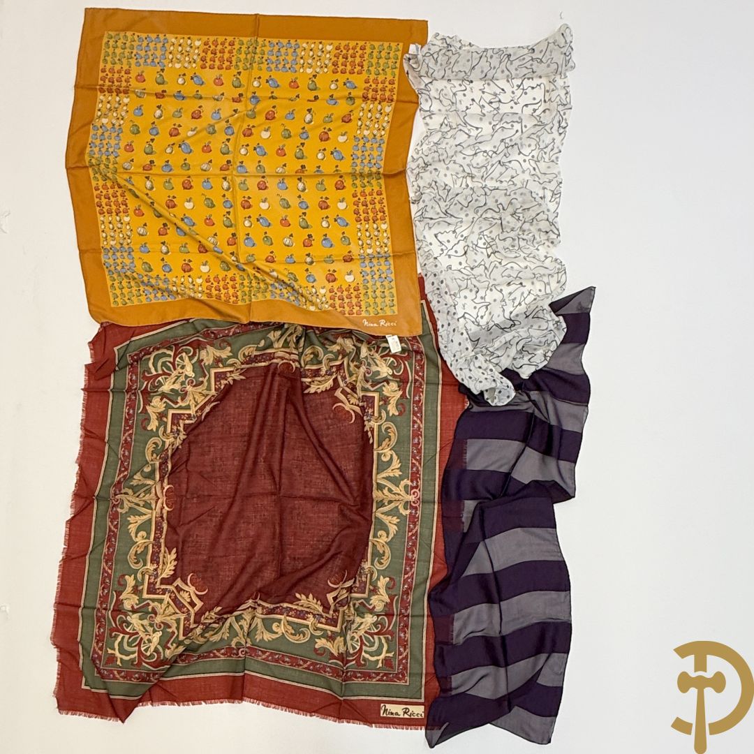 Vier foulards Nina Ricci (nooit gedragen komt uit winkel restant)