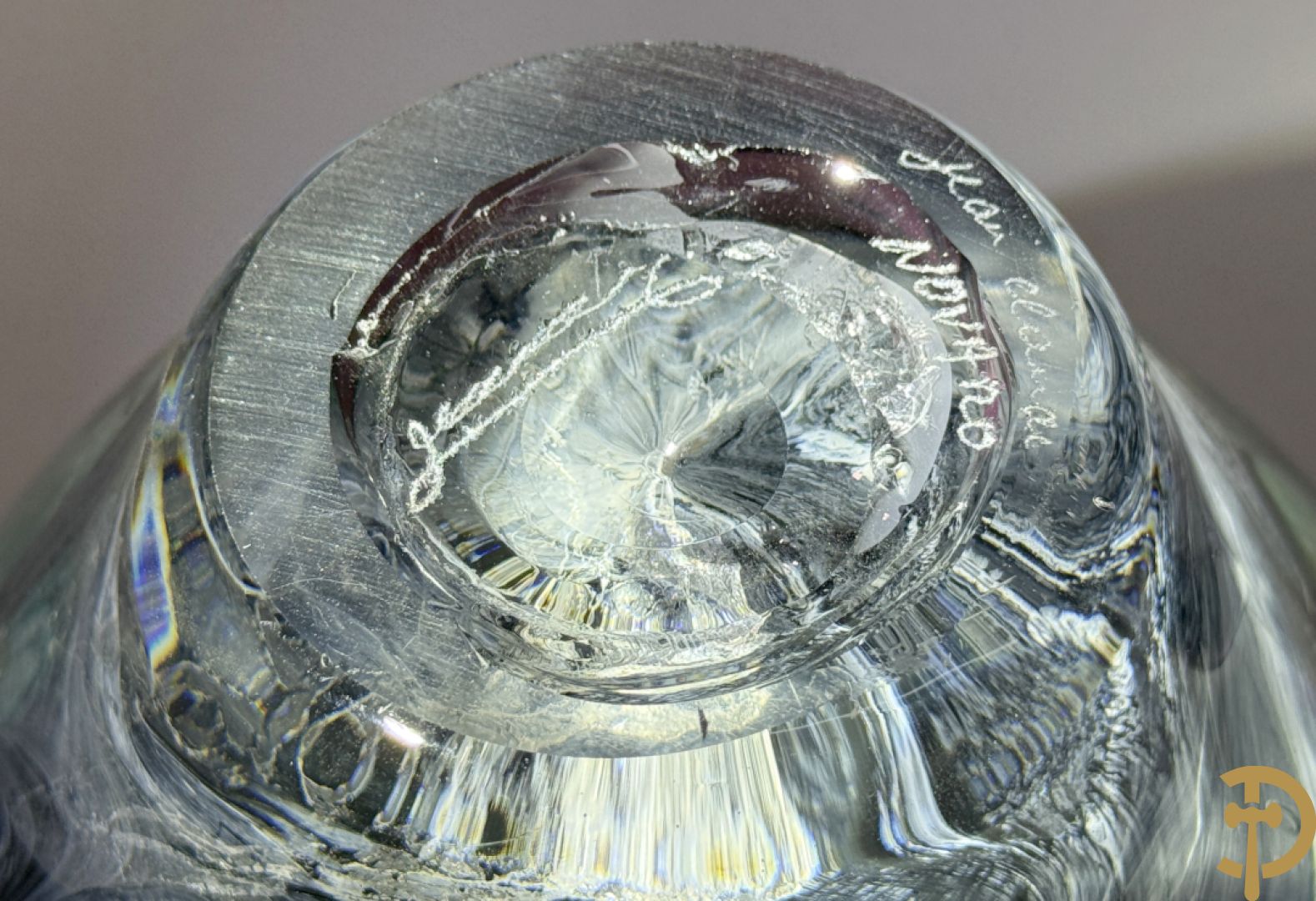 NOVARO Jean-Claude getekend onderaan - Glaspasta vaas met stop, getorst roze en gouddraad