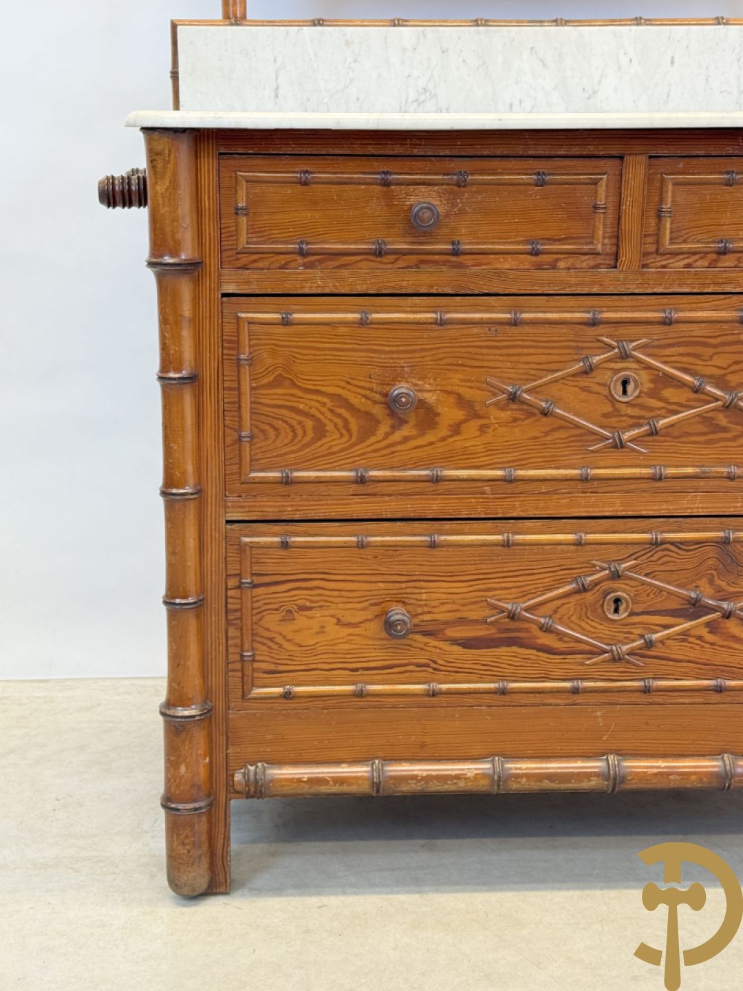 Bamboe opschiktafel mt 4 lades, wit marmeren blad en spiegel