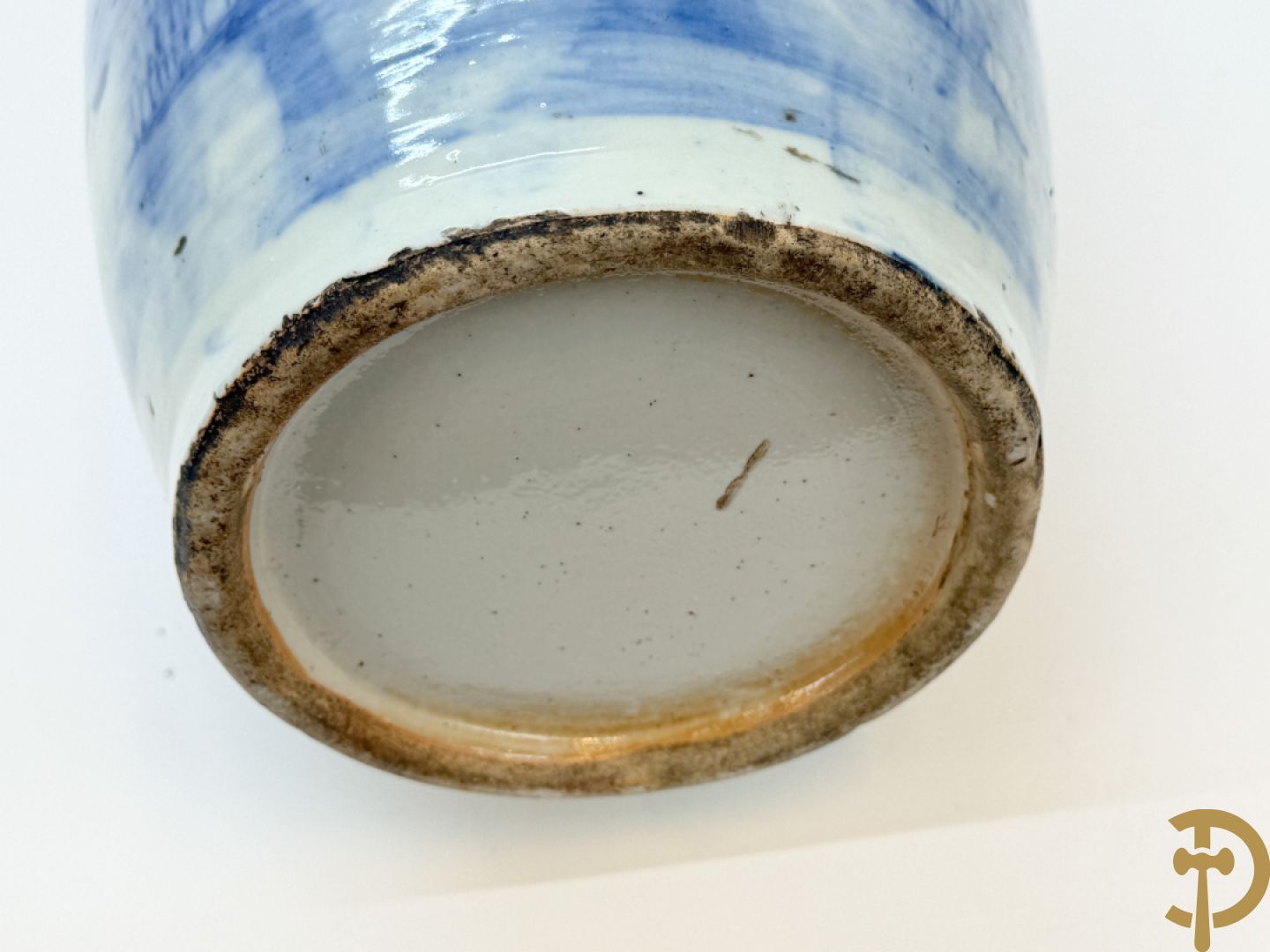 Paar Chinese blauw/wit vazen met geanimeerd huizendecor