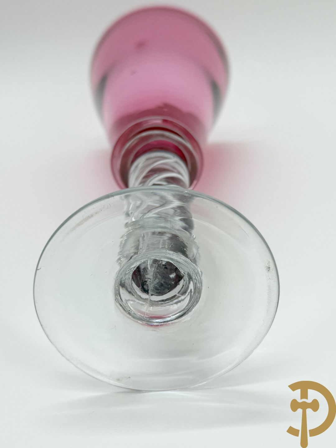 Roze mondgeblazen fluitvormige vaas + 2 Italiaanse getorste vazen