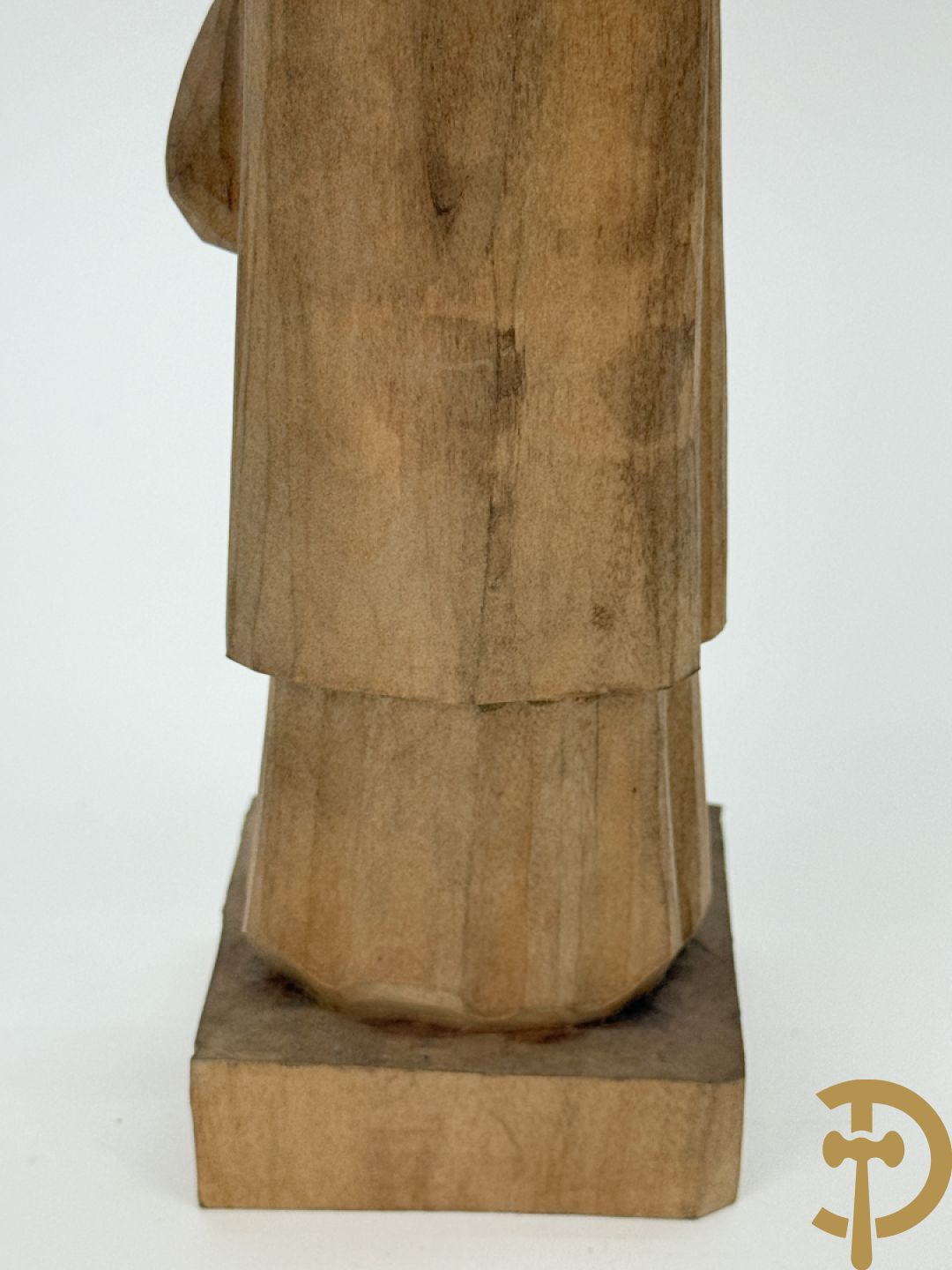 Gepolychromeerde houtsculptuur van Sint-Antonius met kind + gepolychromeerde houtgesculpteerde Madonna met kind + houtsculptuur van Sint-Jacob