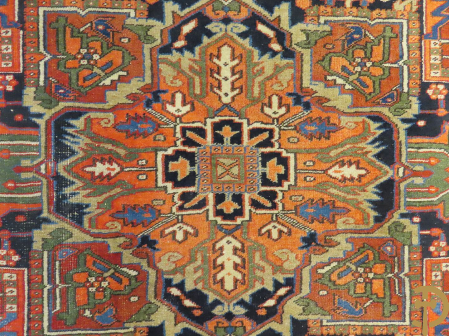 Antiek oosters handgeknoopt tapijt heriz