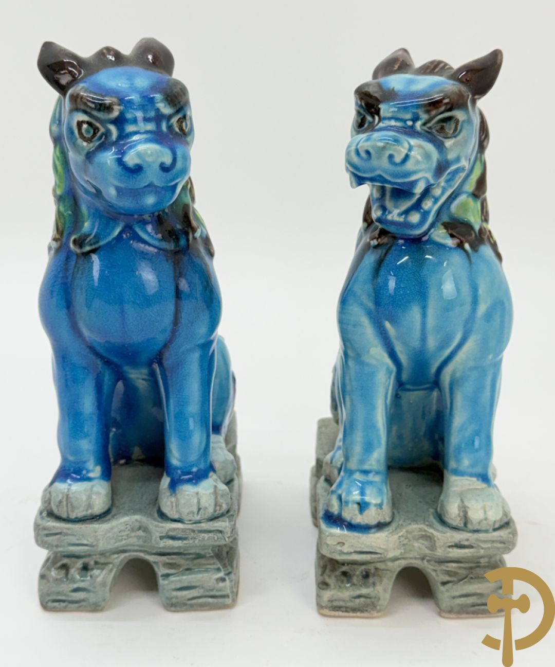 Chinese keramieken wijsgeer met staf + paar papegaaien in meerkleurige keramiek + 2 paar Aziatische keramieken fo-hondjes