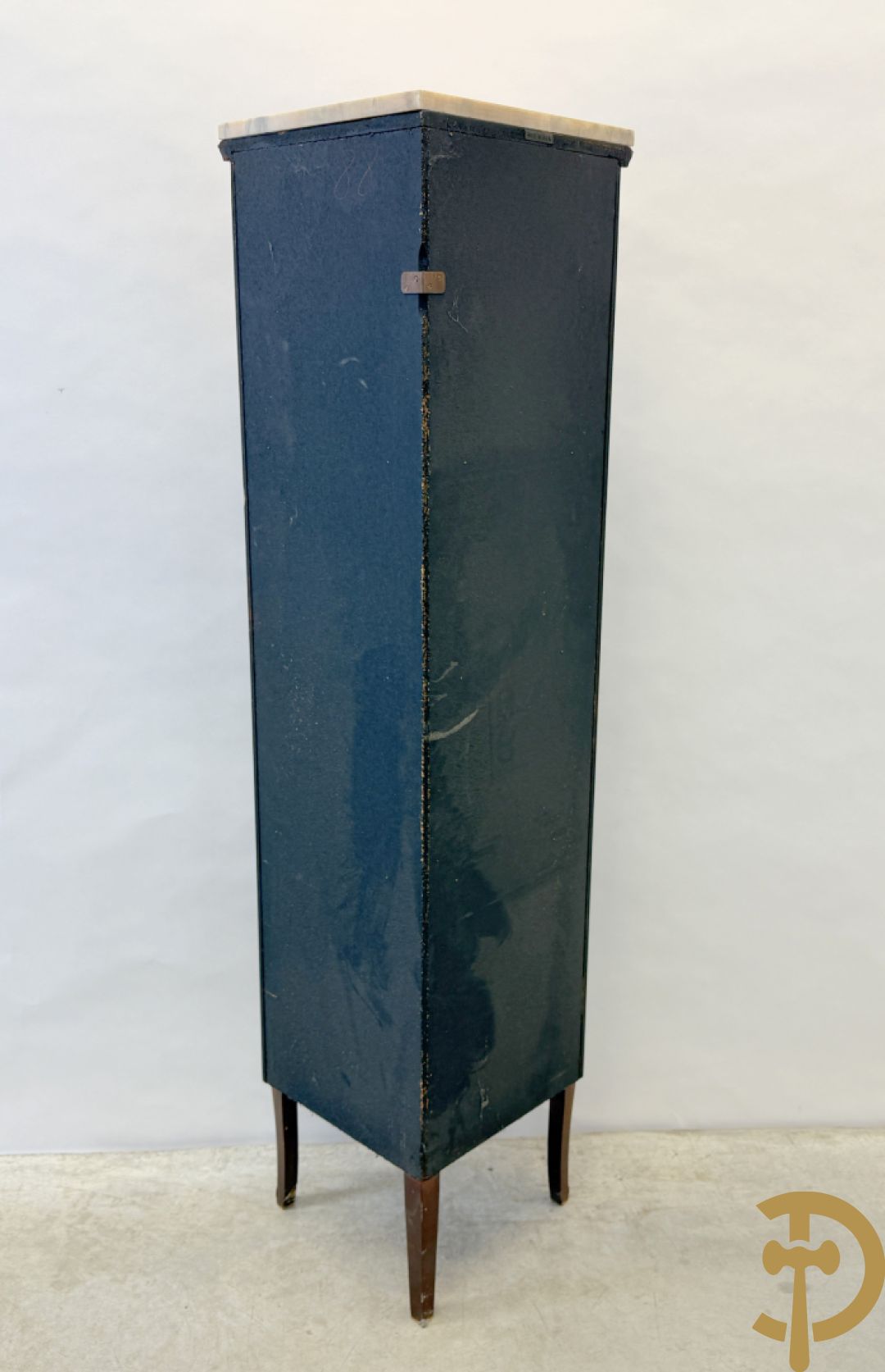 Notelaren hoekkast met bloemenmarquetterie en bronsbeslag - bovenaan met marmeren blad