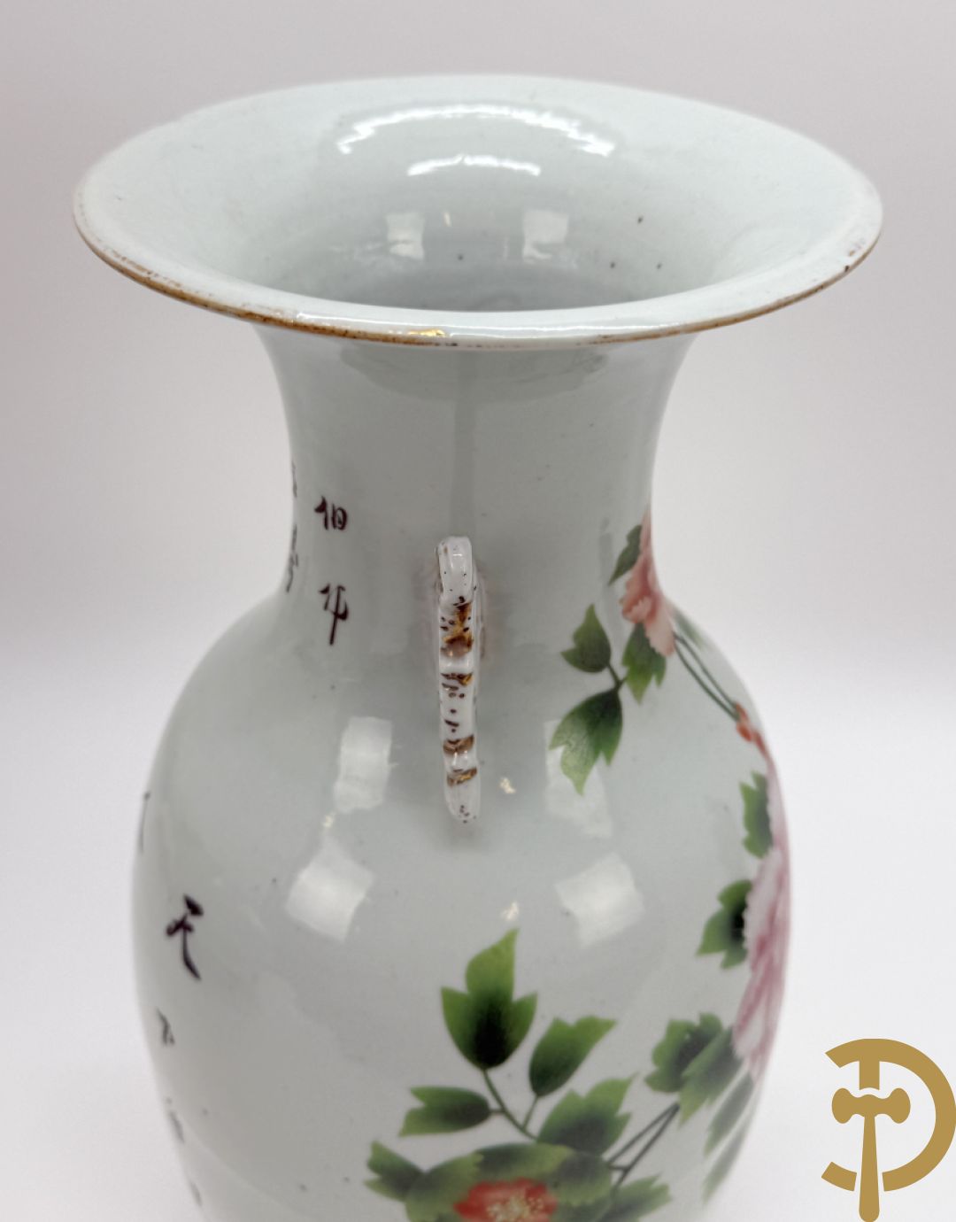 Chinese porseleinen vaas met decor van takken en vogels + Chinese porseleinen vaas met bloemendecor