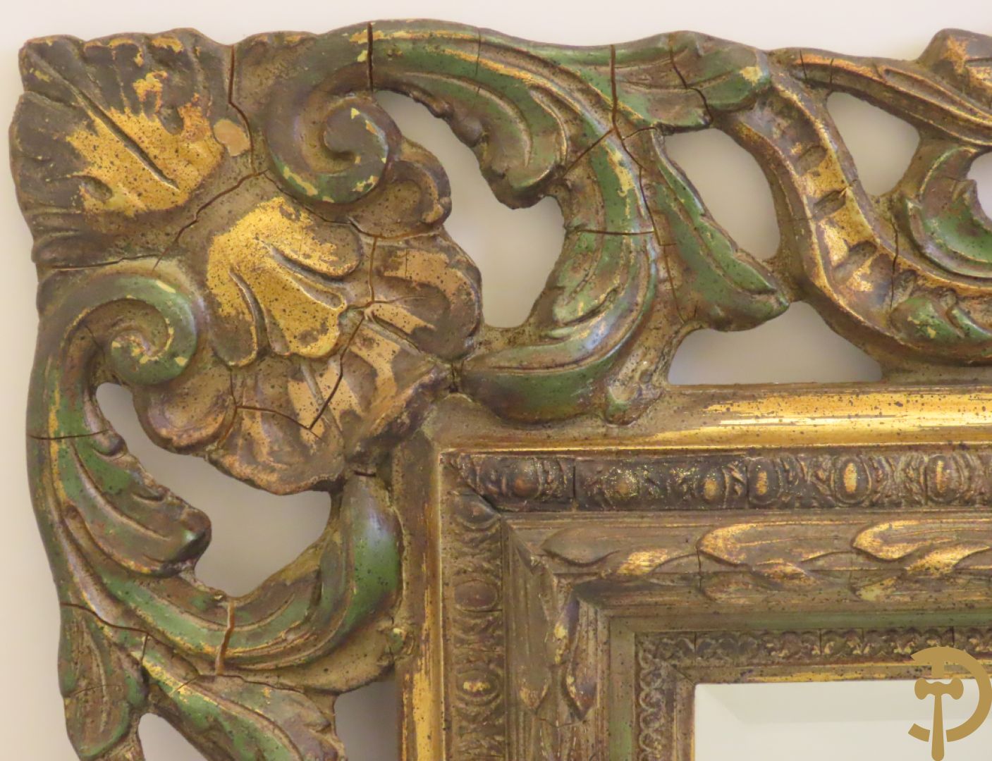 Vergulde spiegel met rocailles