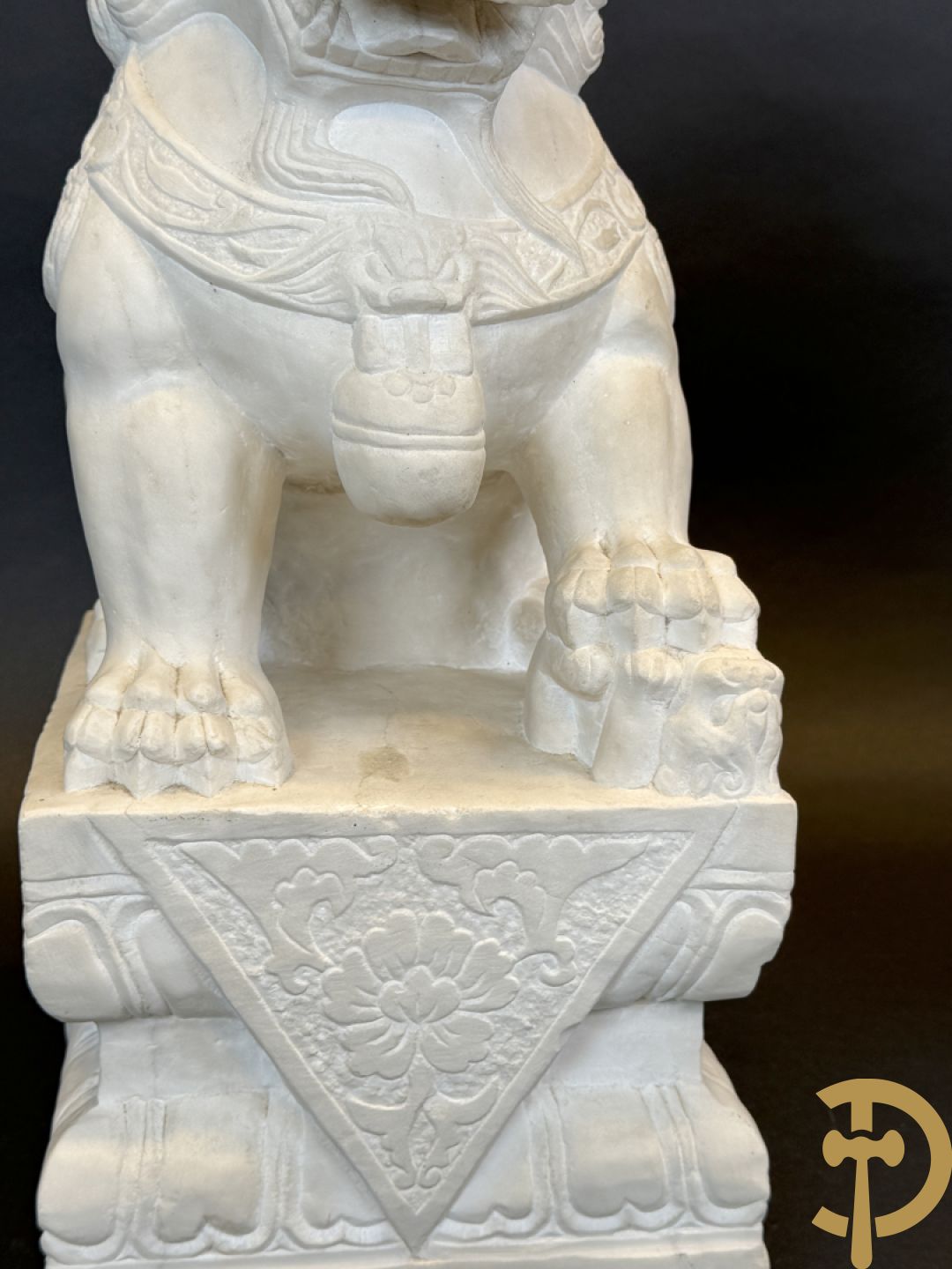 Paar handgesculpteerde marmeren fo-honden