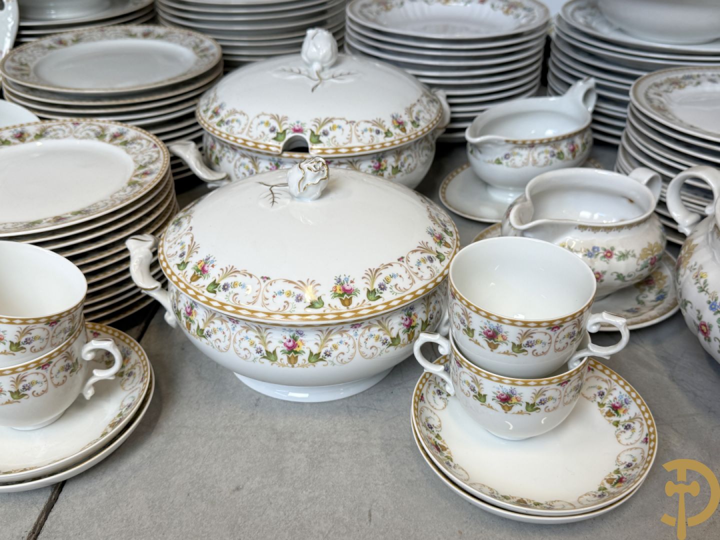 Porseleinen eetservies met bloemendecor, Eschenbach + Porseleinen eet- en koffieservies met gebloemde rand, Fürstenberg
